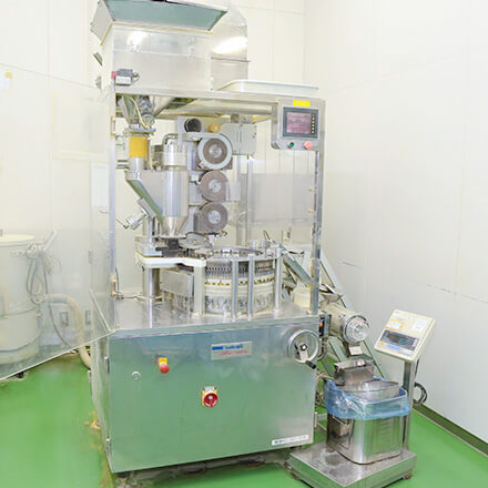 Hard capsule filling machine